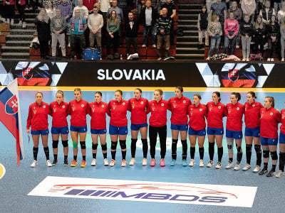 Na snímke hádzanárky Slovenska