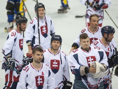 Slovenskí reprezentanti v inline hokeji ďakujú divákom