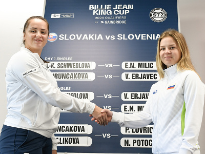 Na snímke vľavo Viktória Hrunčáková (Slovensko) a vpravo Veronika Erjavečová (Slovinsko)