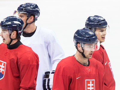 Slovenskí hokejoví reprezentanti absolvovali v Soči tréning