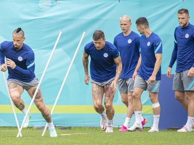 Slovenskí reprezentanti na tréningu pred zápasom s Poľskom
