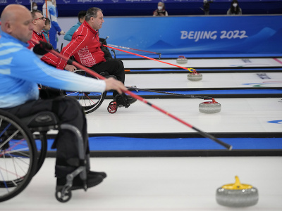 Slovenskí reprezentanti v curlingu na vozíku zdolali vo štvrtok na ZPH 2022 Švajčiarov 8:6