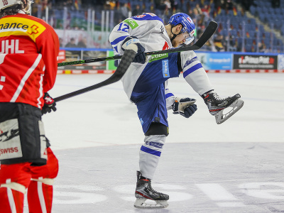 Na snímke slovenský hokejista Dávid Gríger sa teší po strelení gólu