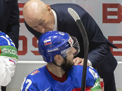 Na snímke hore tréner slovenských hokejistov Craig Ramsay a dole Mário Lunter