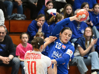 Zľava Daphné Gautschi (Švajčiarsko) a Adriana Holejová (Slovensko)