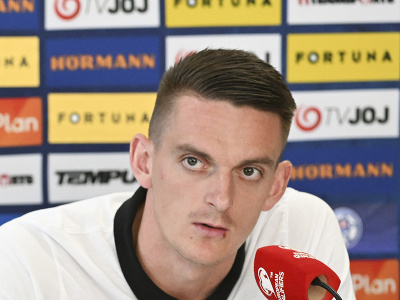 Útočník Róbert Polievka počas tlačovej konferencie pred kvalifikačným stretnutím na EURO 24 s Lichtenštajnskom