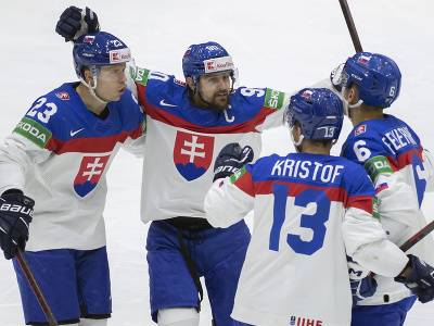 Na snímke radosť slovenských hokejistov po góle Martina Fehérváryho (vpravo), zľava Adam Liška, kapitán Tomáš Tatar a Michal Krištof
