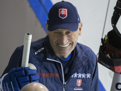 Tréner Craig Ramsay počas tréningu slovenskej hokejovej reprezentácie v Bratislave