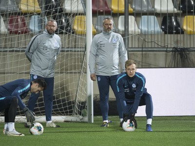 Na snímke slovenskí futbalisti počas tréningu