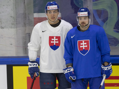 Slovenskí reprezentanti vľavo Martin Fehérváry a vpravo Daniel Gachulinec počas tréningu
