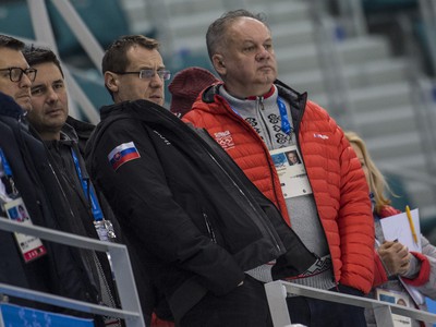 Prezident SR Andrej Kiska sleduje prvý tréning hokejistov SR