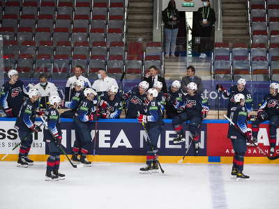 Americkí hokejisti sa tešia z gólu vo štvrťfinálovom zápase USA - Slovensko 