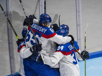 Radosť slovenských hokejistov po góle v závere duelu s USA