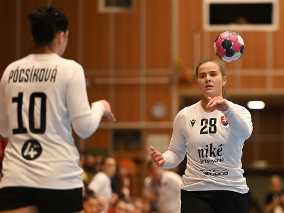 Na snímke zľava hráčky Slovenska Katarína Pócsíková a Barbora Lanczová