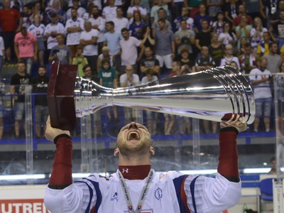 Víťazné oslavy slovenských hokejbalistov po štvrtom zlate po sebe