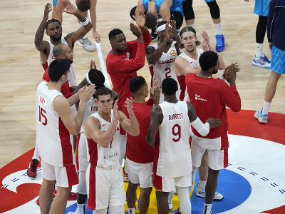 Kanadskí basketbalisti sa tešia po víťazstve vo štvrťfinále na MS v basketbale nad Slovinskom