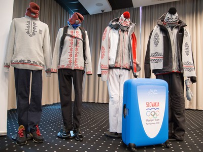 Oficiálne oblečenie slovenskej olympijskej výpravy na ZOH 2018 v Pjongčangu predstavené počas 53. valného zhromaždenia Slovenského olympijského výboru (SOV)