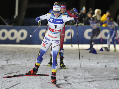 Na snímke Švédka Jonna Sundligová na trati v semifinále šprintu žien voľne v behu na lyžiach na Svetovom pohári v estónskom Talline