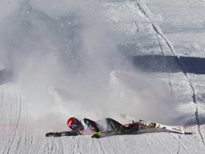 Talianska Laura Pirovanová, ktorá spadla tesne pred cieľom zjazdu Svetového pohára alpských lyžiarok vo švajčiarskom stredisku St. Moritz