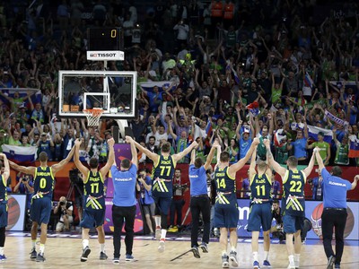 Slovinské oslavy s fanúšikmi po triumfe nad Španielskom