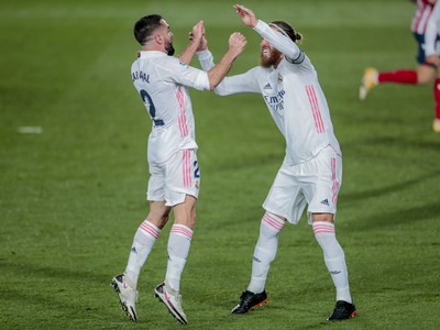 Dani Carvajal a Sergio Ramos oslavujú gól Realu