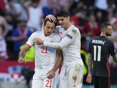 Mikel Oyarzabal a Alvaro Morata oslavujú gól Španielska