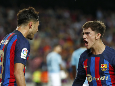Pedri a Gavi oslavujú gól Barcelony