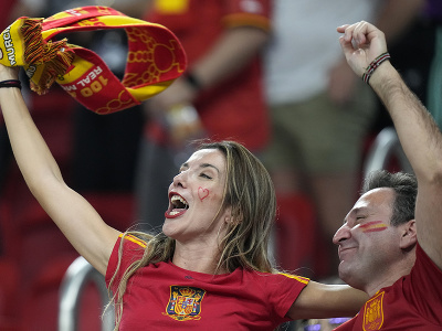 španielsky fanúšikovia sa radujú z gólu