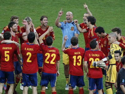Radosť Španielov po záverečnom hvizde finále