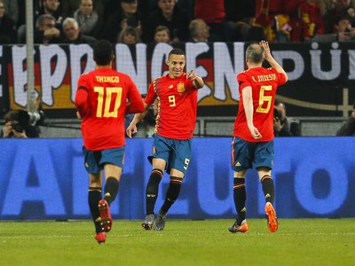 Španieli oslavujú gól