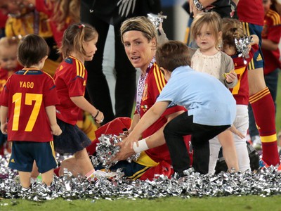 Torres sa zabáva s deťmi po finále