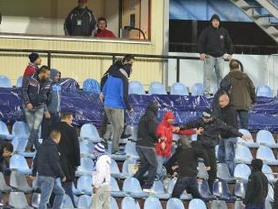 Výtržnosti v zápase Slovan - Sparta