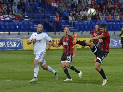 Zľava: Martin Jakubko z MFK Ružomberok, Martin Tóth a Boris Godál z FC Spartak Trnava
