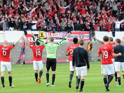 Poďakovanie hráčov FC Spartak Trnava svojim fanúšikom po skončení duelu