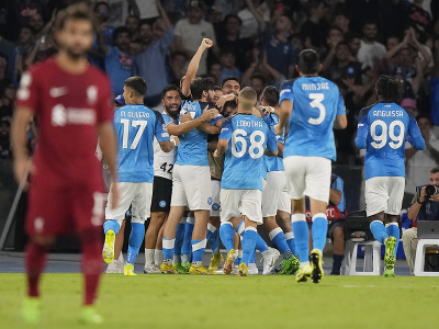 Futbalisti Neapola oslavujú gól