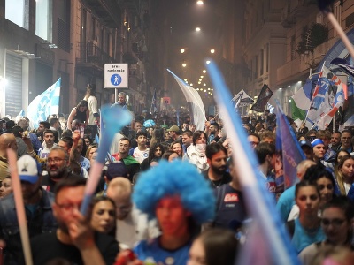 Fanúšikovia oslavujú ligový titul Neapola
