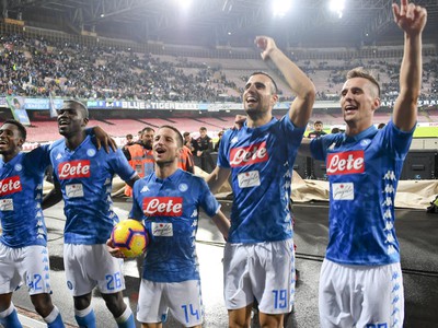 Hráči Neapola oslavujú víťazstvo