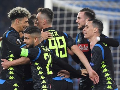 Hráči Neapola oslavujú strelený gól