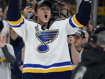 Jay Bouwmeester so Stanley Cupom
