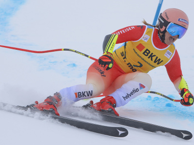 Na snímke švajčiarska lyžiarka Joana Haehlenová na trati v super-G žien Svetového pohára v alpskom lyžovaní vo švajčiarskom stredisku St. Moritz