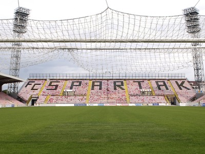 Na snímke archívne zábery štadión Antona Malatinského v Trnave z roku 2009