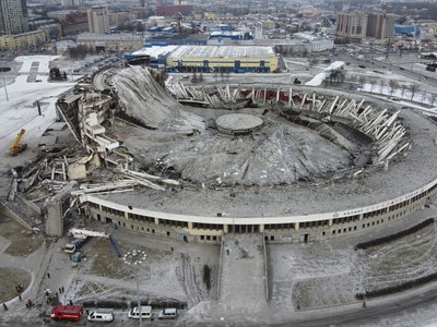 V Petrohrade zomrel robotník po nečakanom zrútení časti štadióne