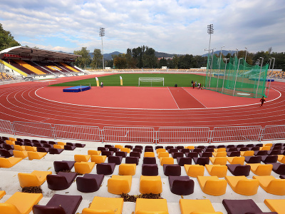 Na snímke slávnostné otvorenie zrekonštruovaného Atletického štadióna SNP Vojenského športového centra Dukla Banská Bystrica