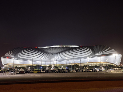 Na snímke futbalový štadión Al-Džanúb v katarskom meste Wakra 