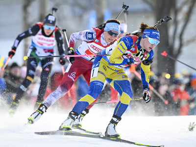 Domáca švédska biatlonistka Linn Perssonová počas štafety žien na 4x6 km Svetového pohára v biatlone v Östersunde
