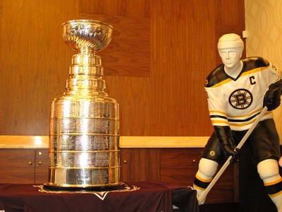 Stanley Cup a socha Zdena Cháru