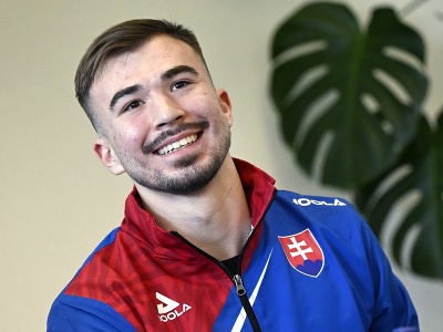 Na snímke  slovenský stolnotenisový reprezentant Adam Klajber počas tlačovej konferencie Slovenského stolnotenisového zväzu k Majstrovstvám sveta družstiev a k organizovaniu turnaja WTT Feeder Senec 2026