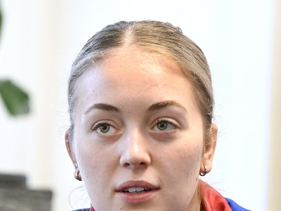 Na snímke slovenská stolnotenisová reprezentantka Ema Labošová počas tlačovej konferencie Slovenského stolnotenisového zväzu k Majstrovstvám sveta družstiev a k organizovaniu turnaja WTT Feeder Senec 2026.