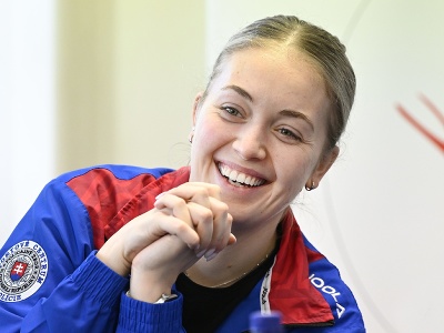Na snímke slovenská stolnotenisová reprezentantka Ema Labošová počas tlačovej konferencie Slovenského stolnotenisového zväzu k Majstrovstvám sveta družstiev a k organizovaniu turnaja WTT Feeder Senec 2026