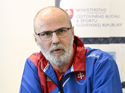 Na snímke tréner ženskej reprezentácie v stolnom tenise Jaromír Truksa počas tlačovej konferencie SSTZ k Majstrovstvám sveta družstiev a k organizovaniu turnaja WTT Feeder Senec 2026